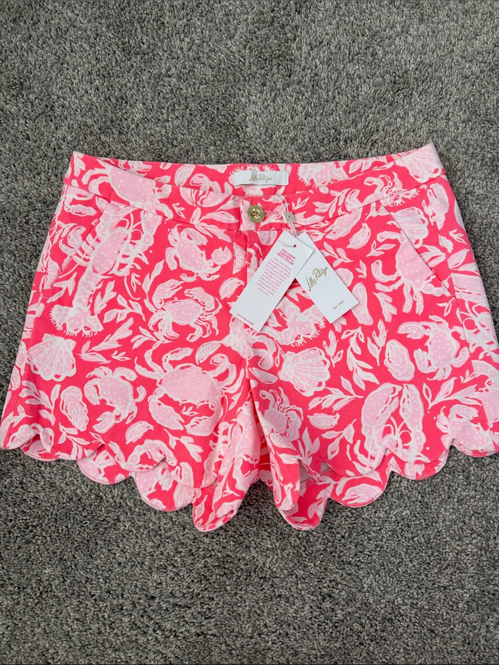 Lilly Pulitzer NWT  Buttercup Stretch Shorts, Size 8, cute print!